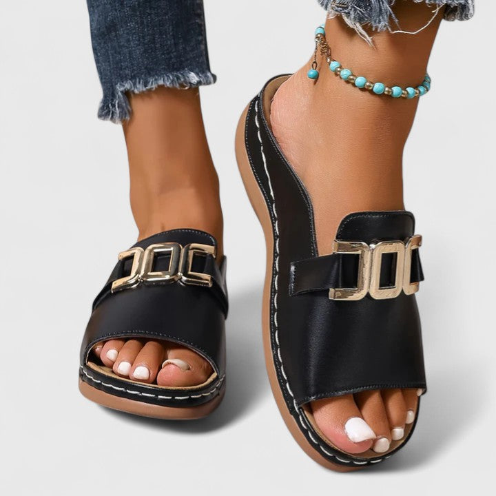 נעליים מאי – Roni Vardi